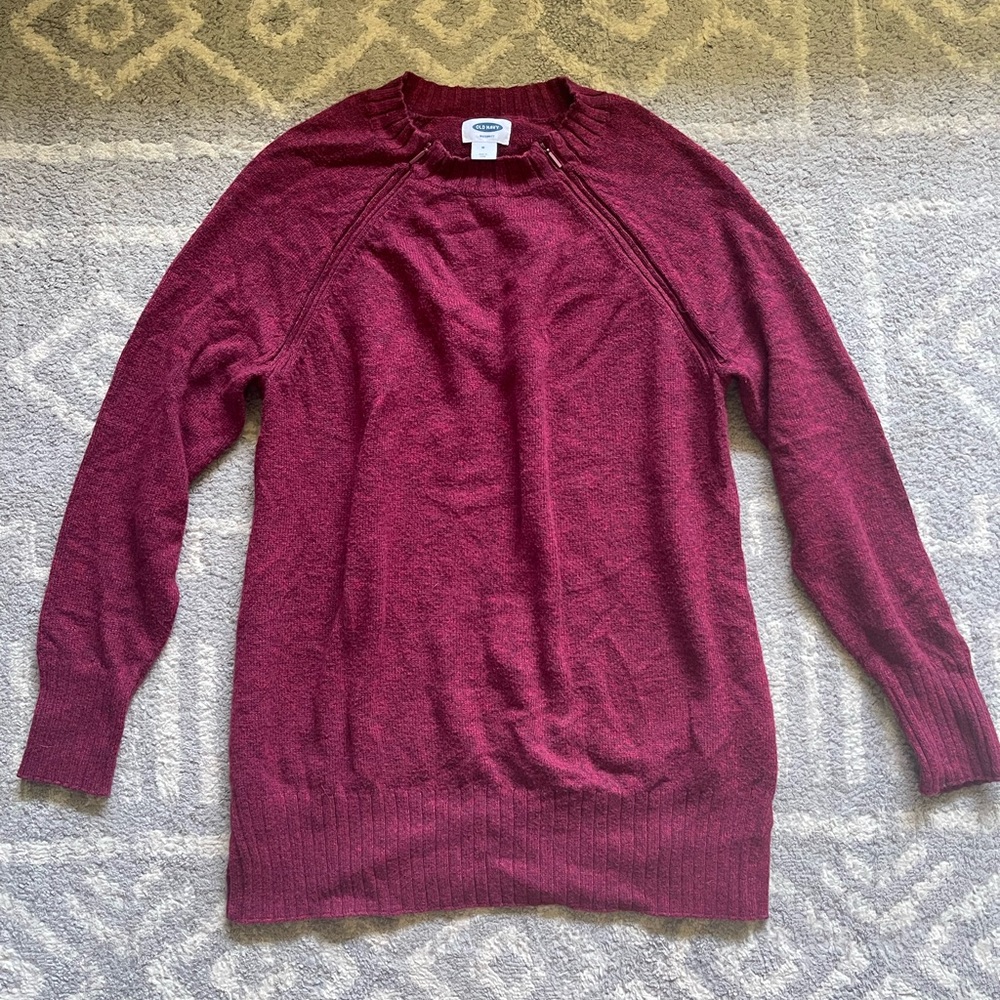 Old Navy maternity & nursing sweater
